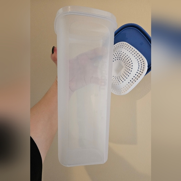 NEW - Tupperware 8-cup/2 L lightweight pitcher - Picture 8 of 8